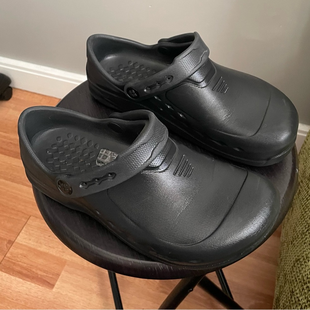 SHOES FOR CREWS Unisex Black Zinc Clogs / Size: W7 M5 - Picture 2 of 10